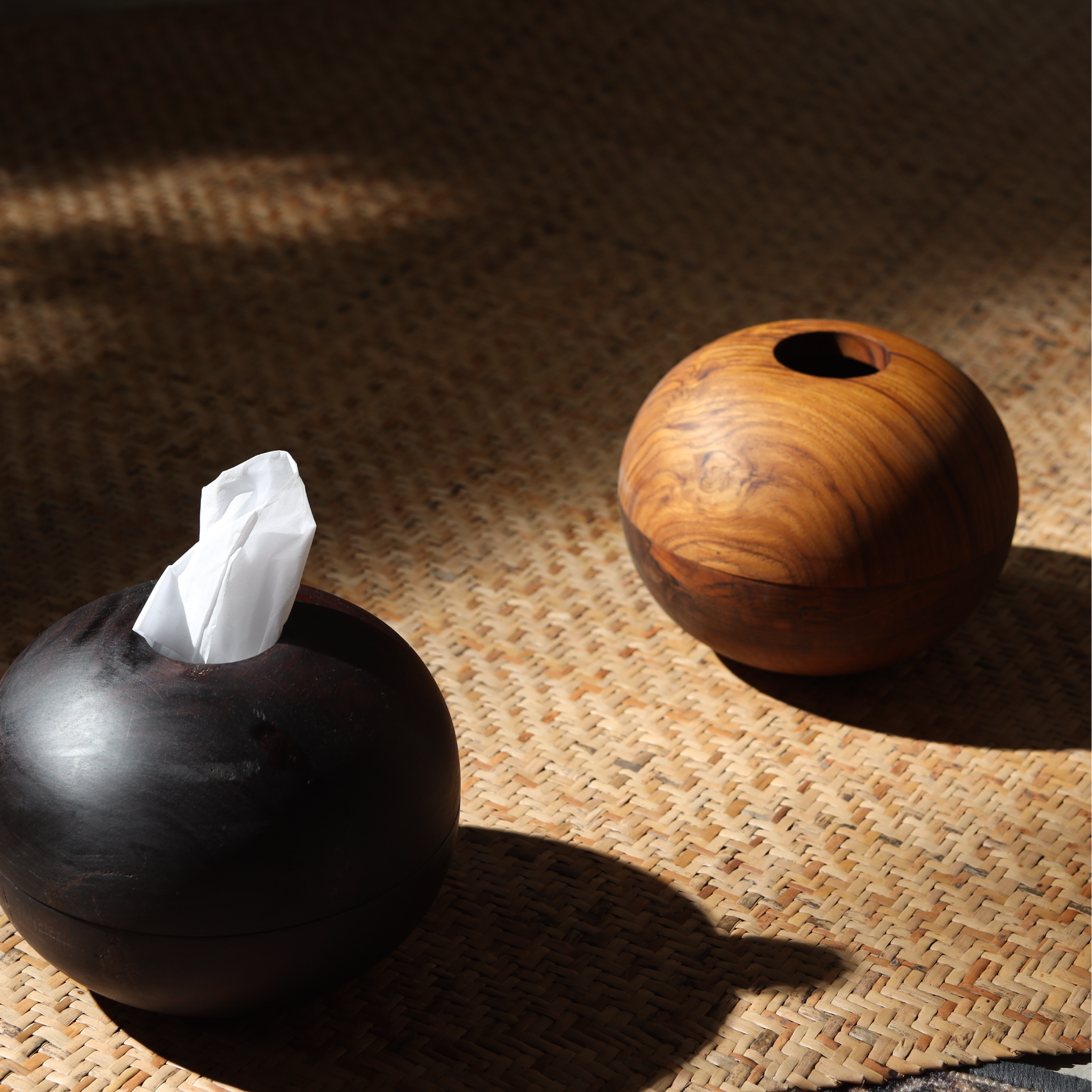 The Ovoid Keeper / mid tone wood