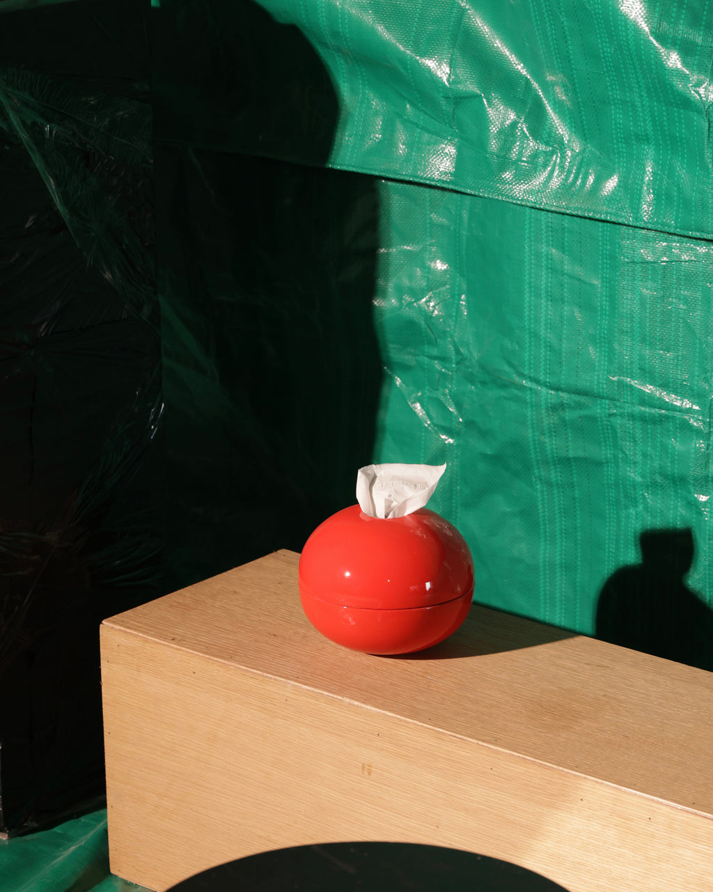 The Ovoid Keeper / red lacquer