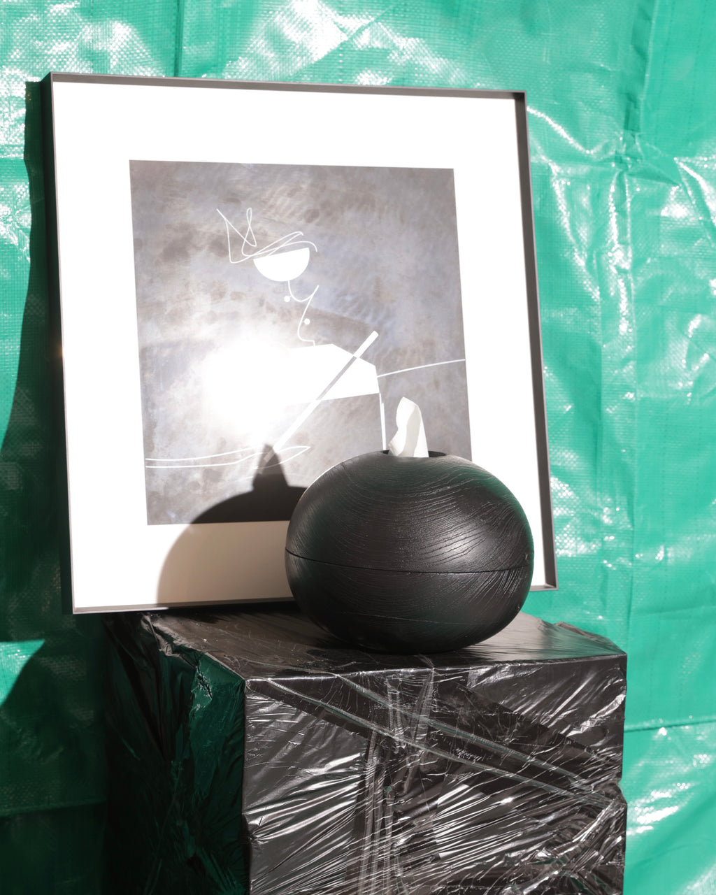 The Ovoid Keeper / black wood