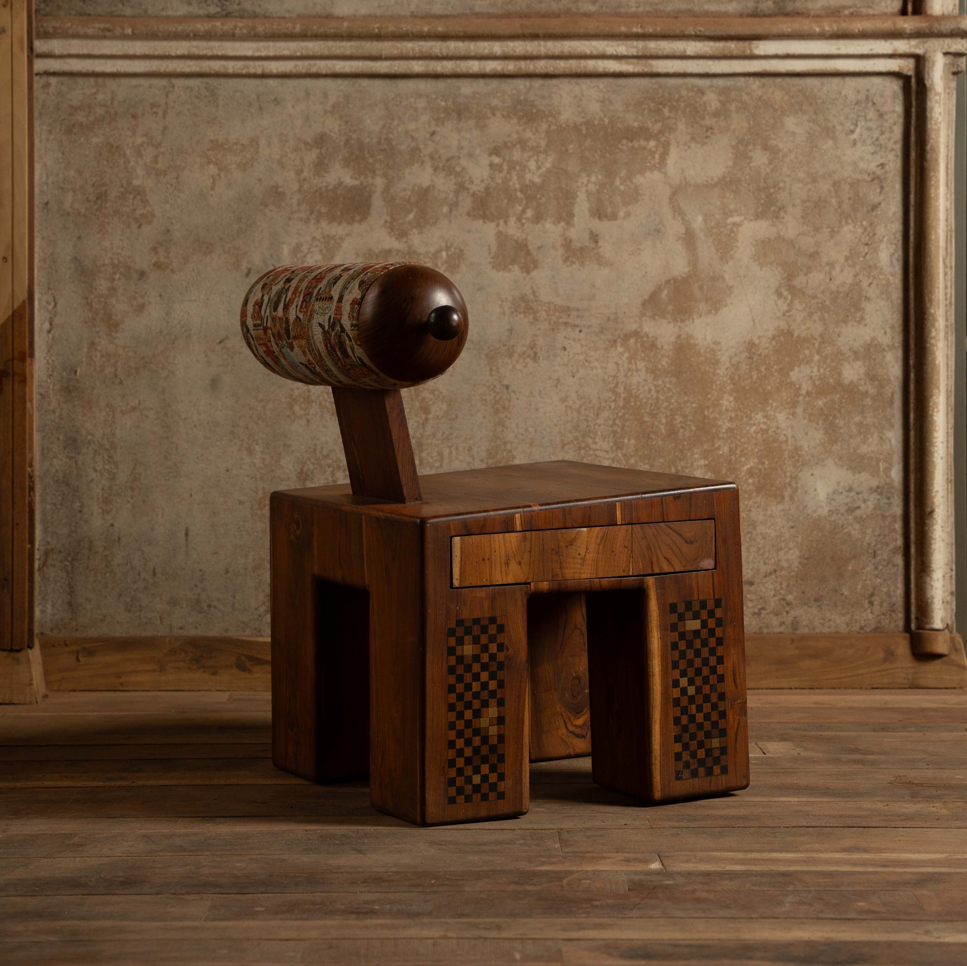 Akeru chair