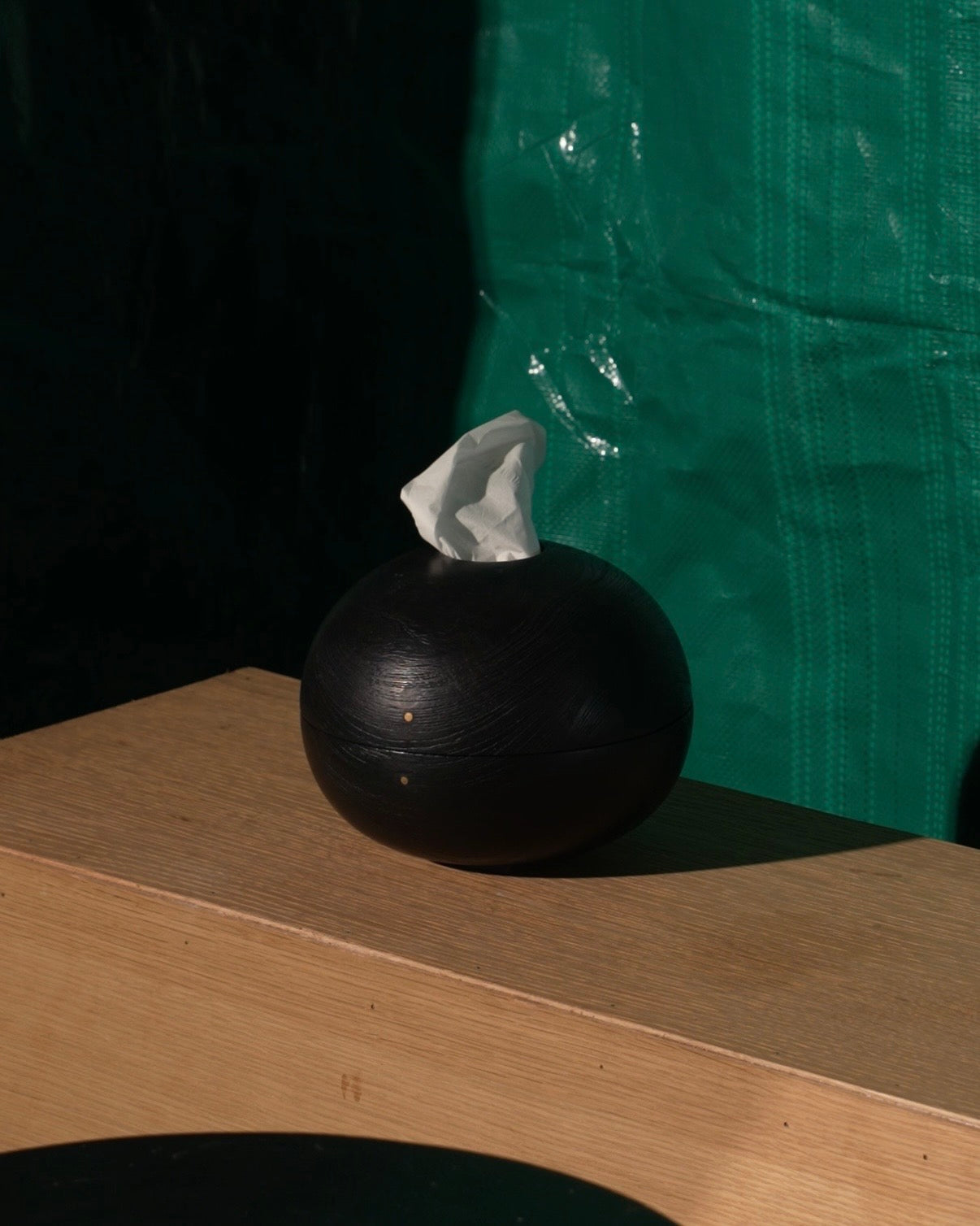 The Ovoid Keeper / black wood