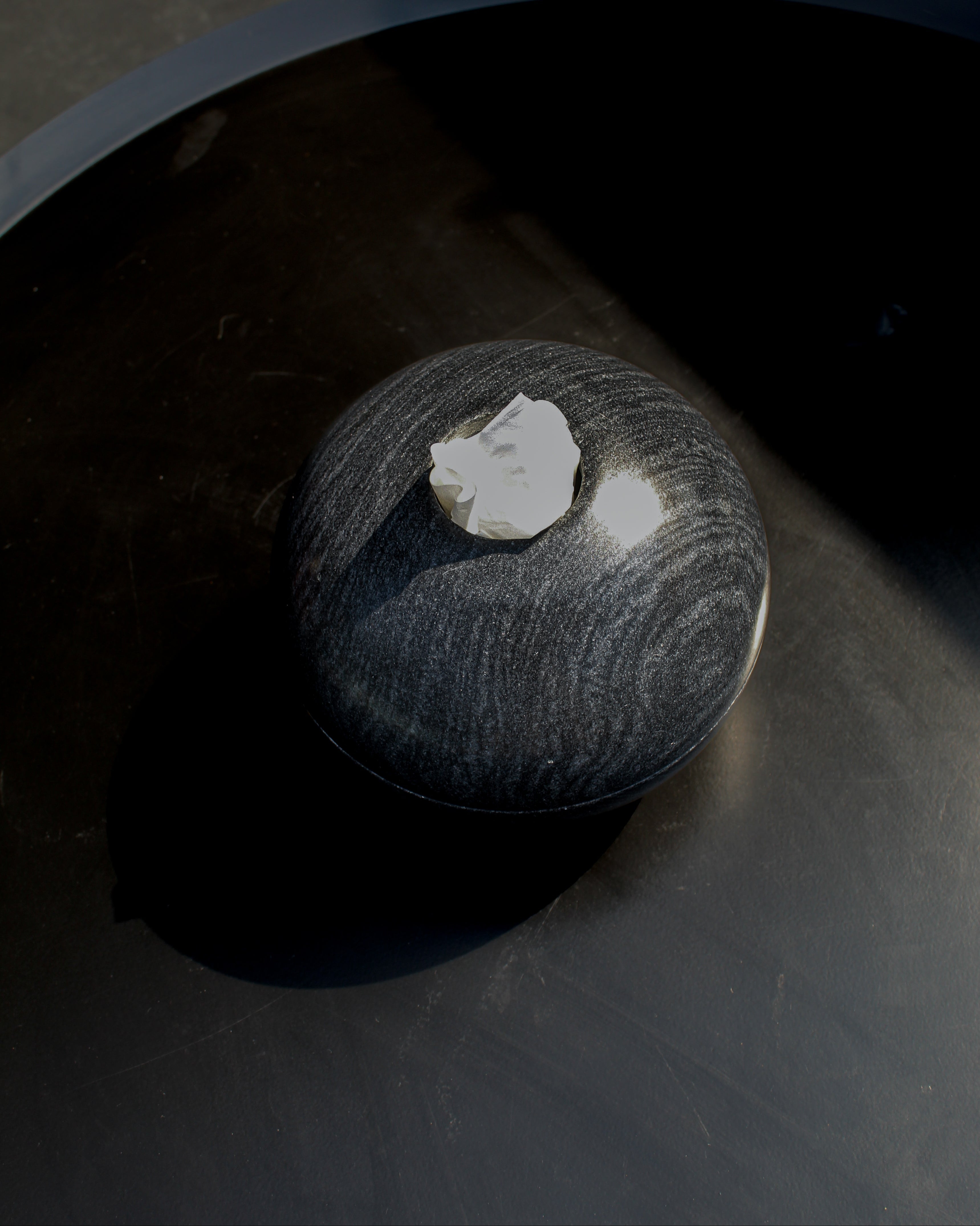 The Ovoid Keeper / black marble
