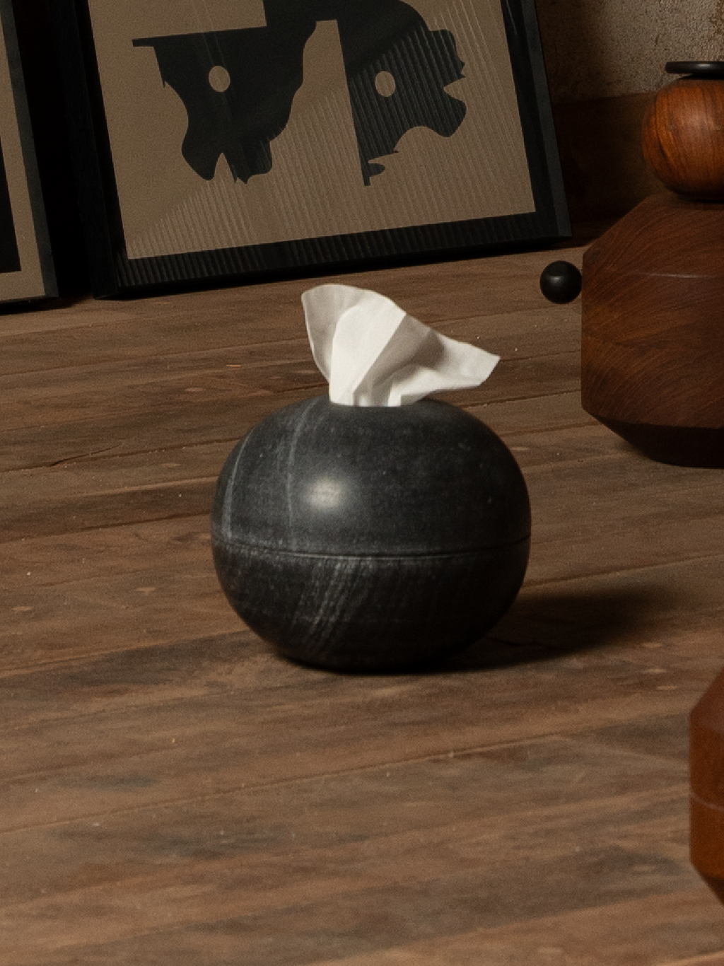 The Ovoid Keeper / black marble