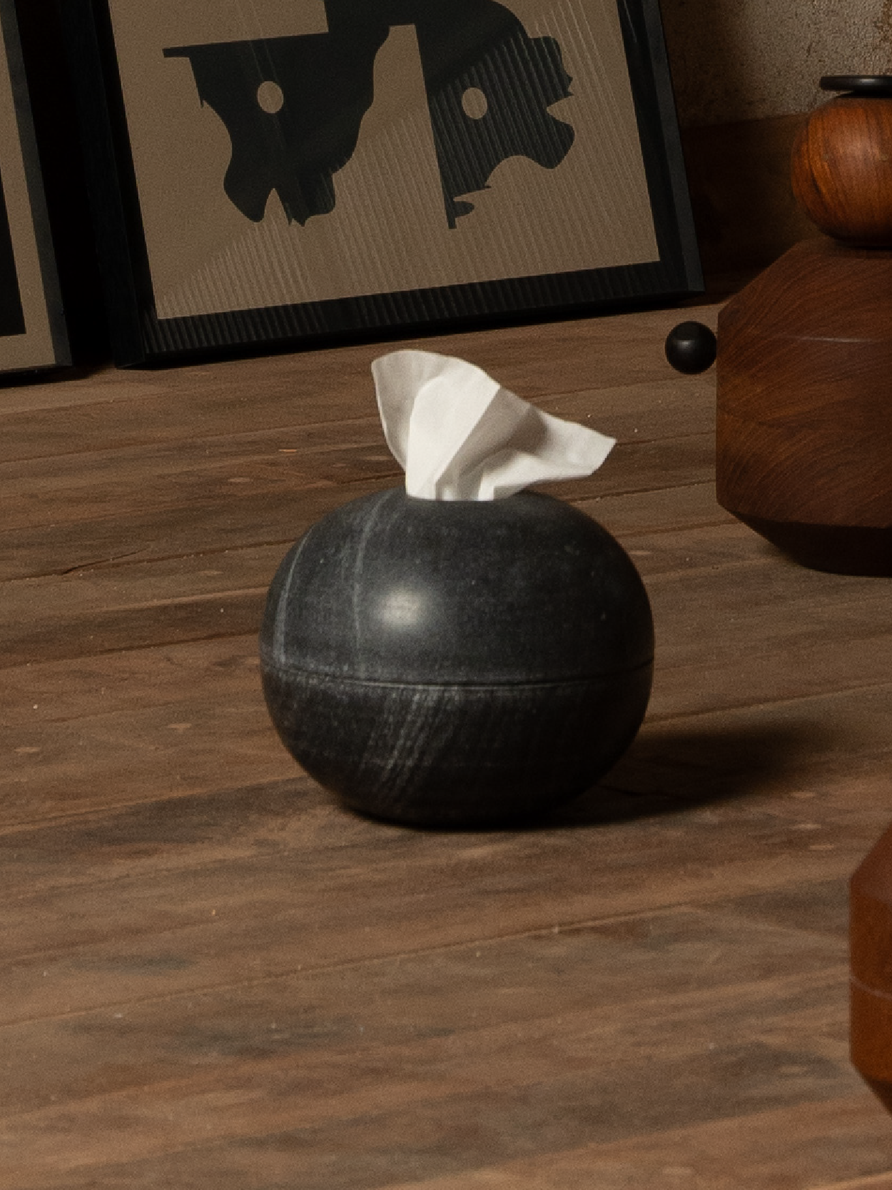 The Ovoid Keeper / black marble