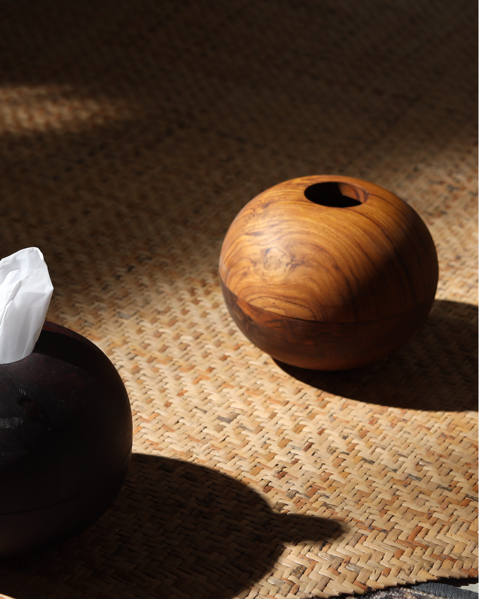 The Ovoid Keeper / mid tone wood